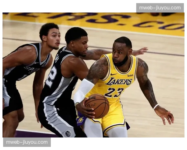 湖人防守拼劲需提升，残阵轮换限制火箭快攻篮板